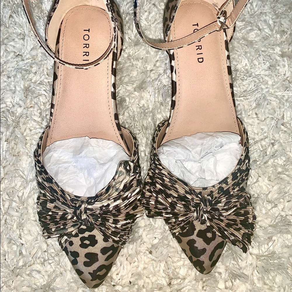 Leopard Pump w Bow - wide